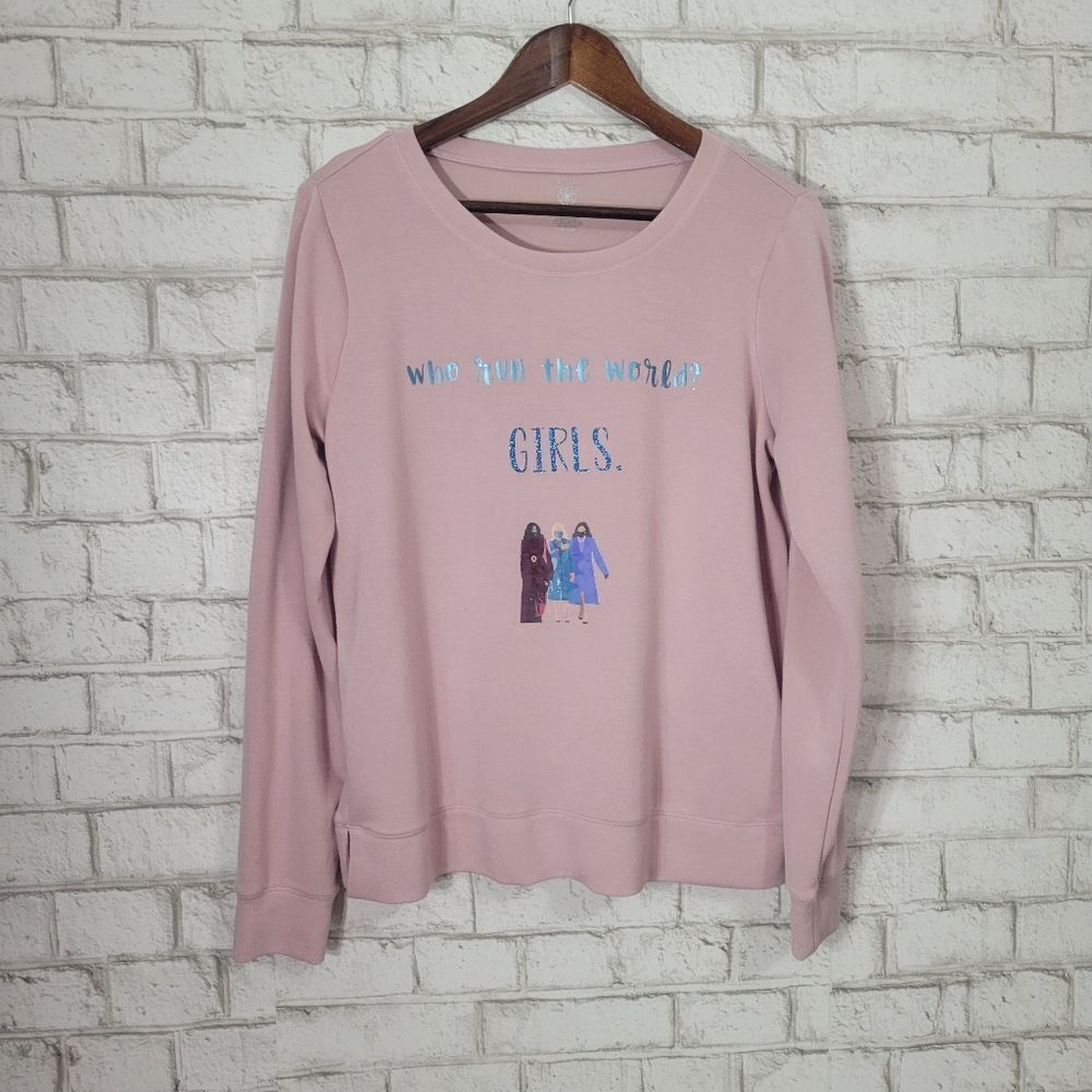 GAIAM "who runs the world? girls" comfy top
